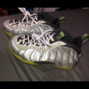 Nike Air Foamposite One “Silver Volt Camp”